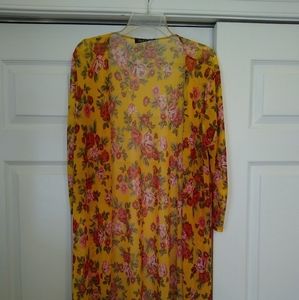 Women's flowered overlay